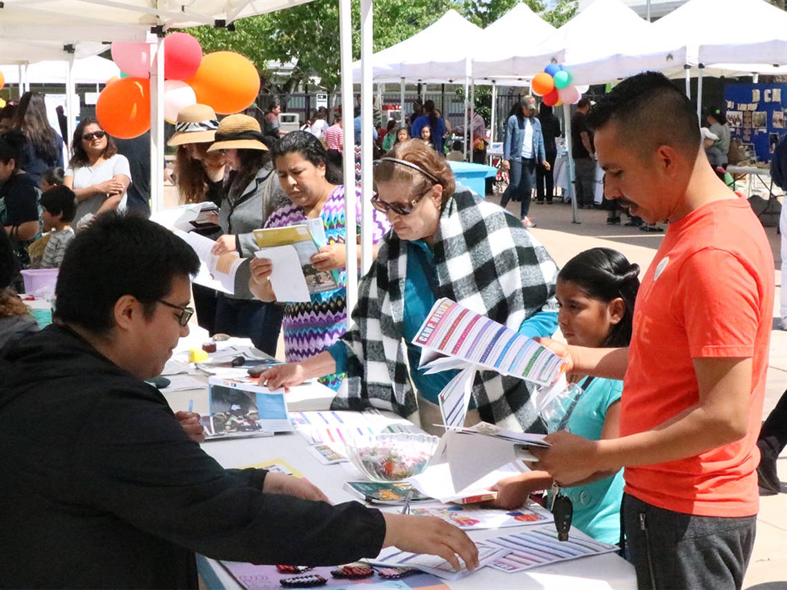 Belle-Haven-Resource-Fair-participants-pick-up-information.jpg