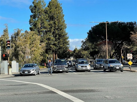 Bicyclist-among-cars-at-intersection-of-Ravenswood-Avenue-and-El-Camino-Real-Menlo-Park.jpg