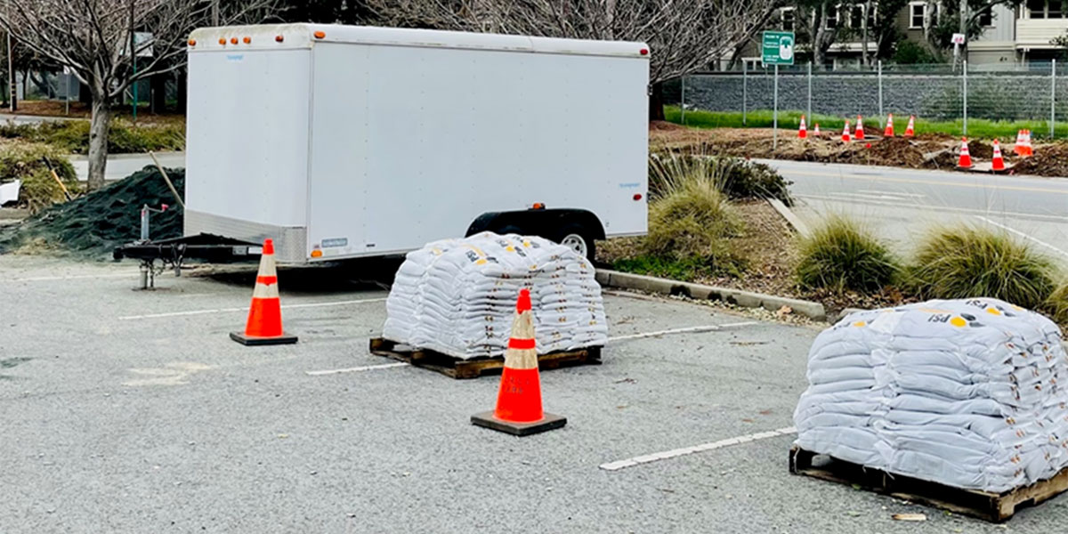 filled-sand-bags-on-pallets-at-Burgess-Alma-sandbag-station.jpg