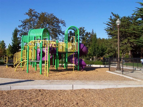 Seminary-Oaks-Park-playground