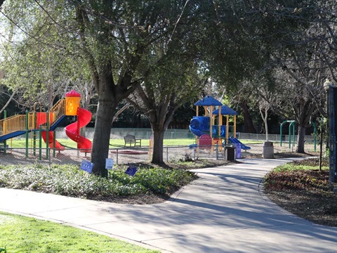 Willow-Oaks-Park-walk-way-and-playground