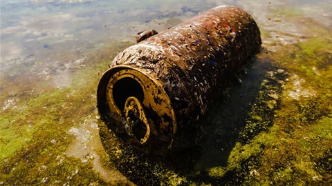 Aluminum-can-trash-in-natural-body-of-water.jpg