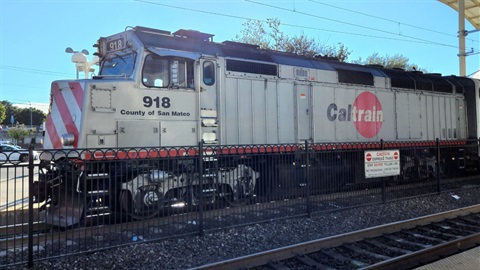 Caltrain 918 at station.jpg