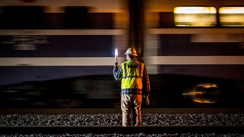 Caltrain-testing-at-night-with-maintenance-working-using-signal-device.jpg