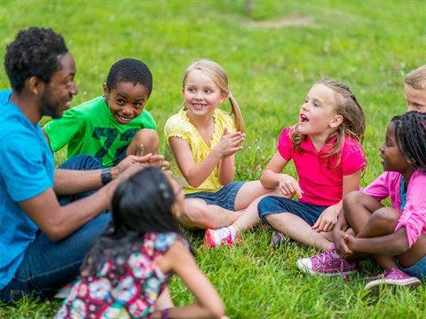 Kids-sitting-in-a-circle-on-grass.jpg