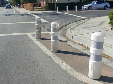 traffic-calming-posts-in-Belle-Haven-neighborhood.jpg