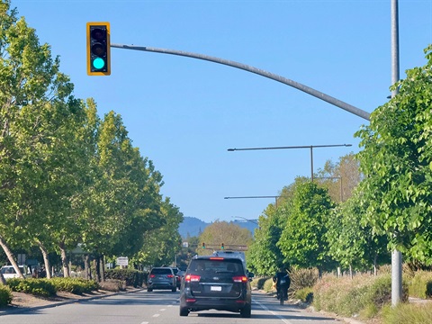 Westbound-vehicles-and-bicyclist-on-Willow-Road.jpg