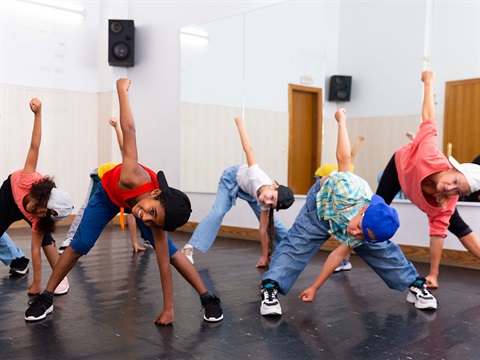 youth-dance-class-participants-practice-in-studio.jpg